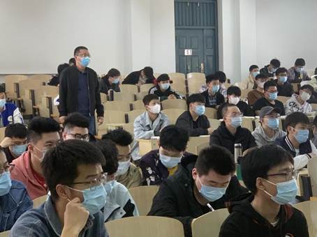 辅导员进教室